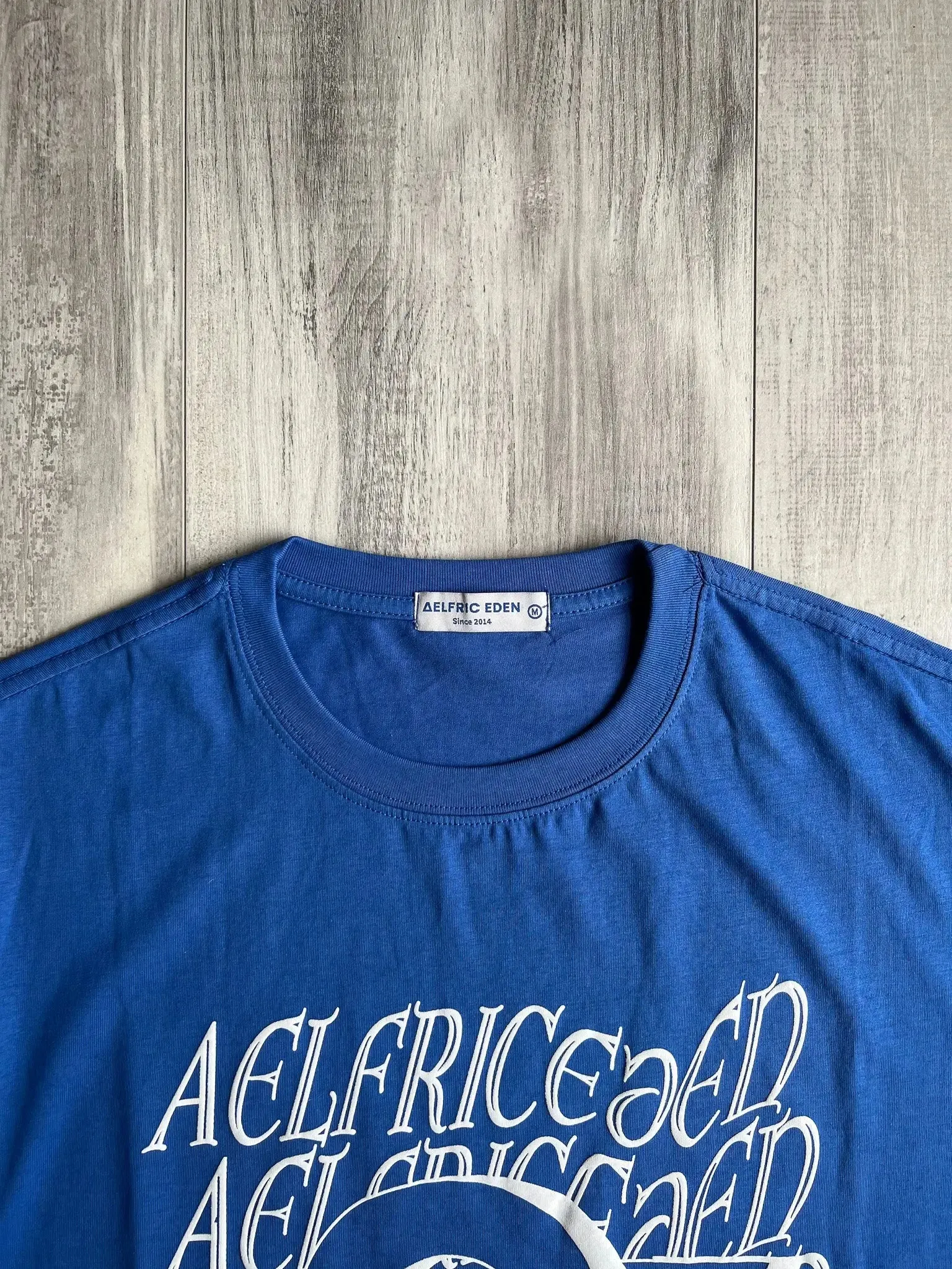 Aelfric Eden Curved Design Graphic T-Shirt - M