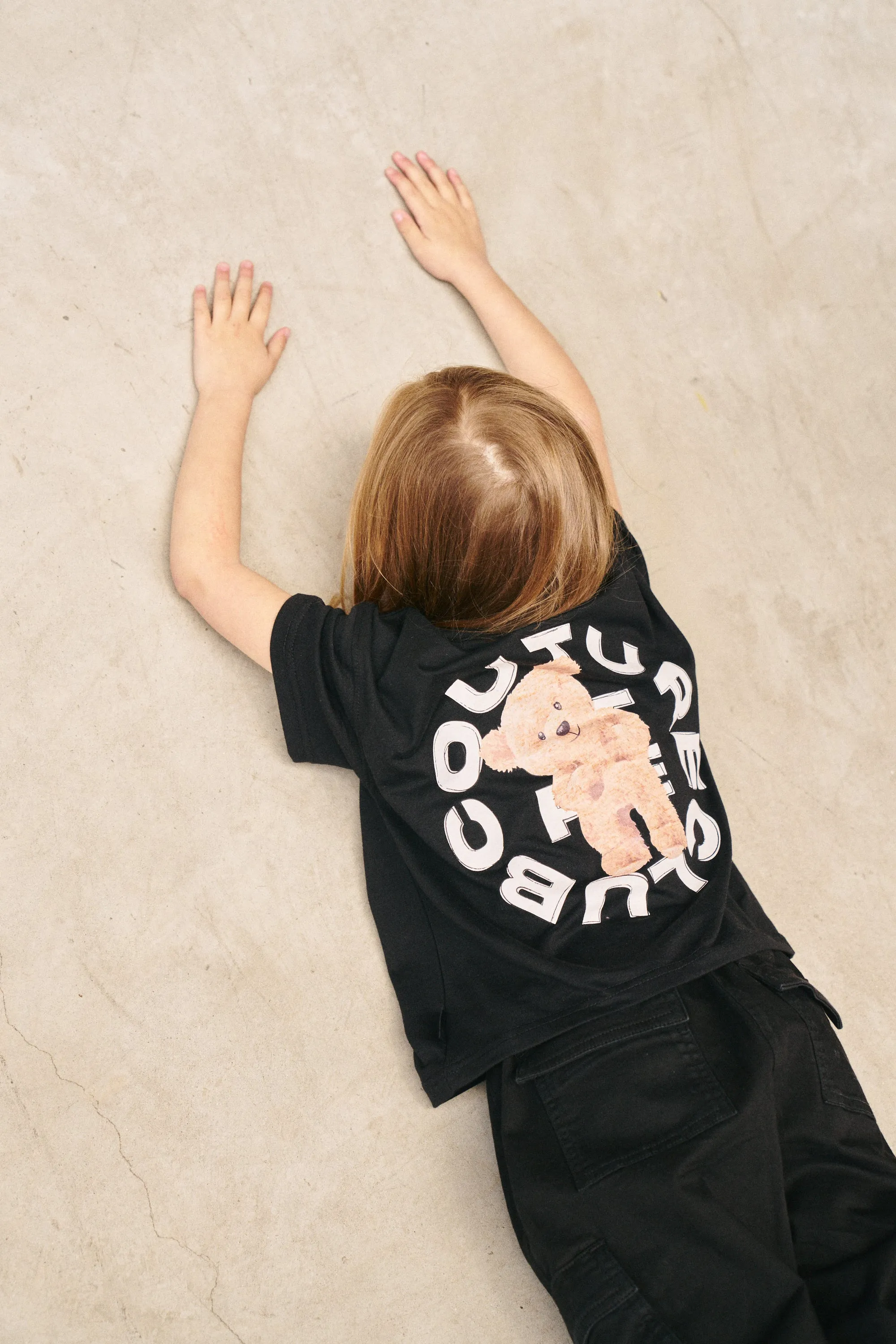 KIDS CIRCLE GRAPHIC TEDDY T-SHIRT - BLACK