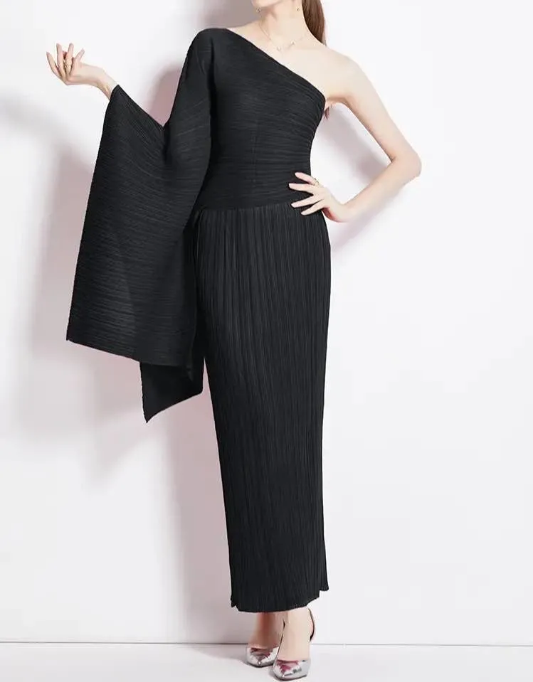 One Long Sleeve Slim Pleated Dress