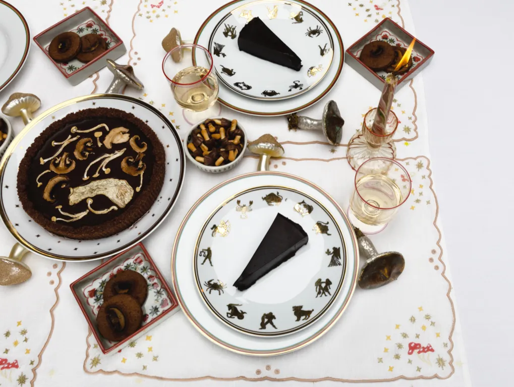 The Everyday Dessert Plate, Set of 4 - Gold Zodiac / Porcelain